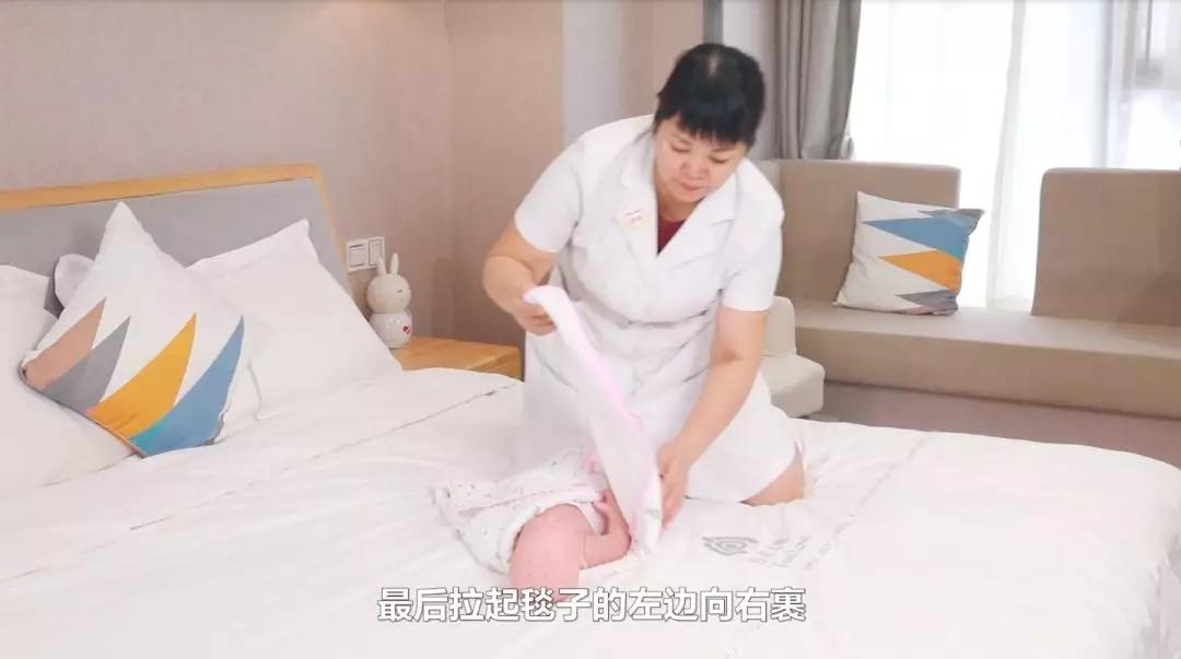 宝宝睡觉时四肢抽搐、频繁惊醒？按着4步裹襁褓，宝宝安心睡大觉