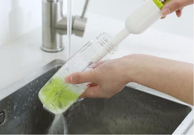 清洗奶瓶的正确方法和注意事项,清洗奶瓶一定要用专用的清洗液吗