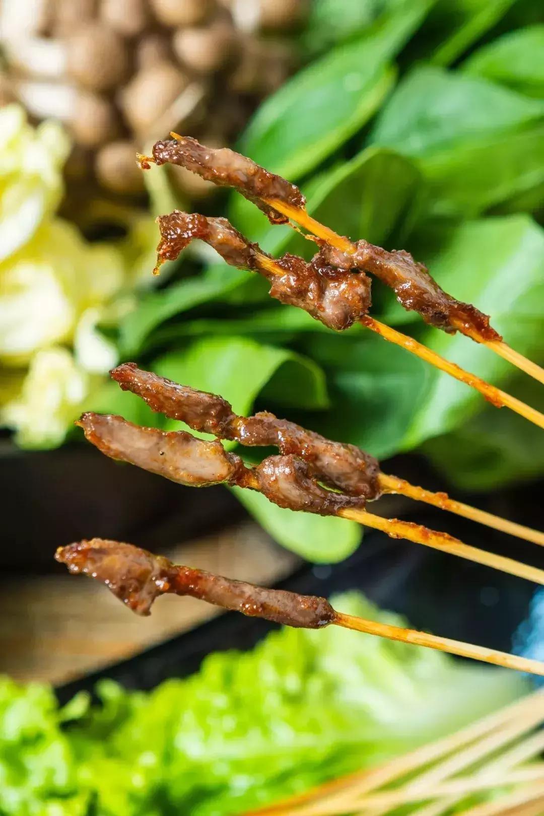 阿姨在路边卖麻辣拌,辽宁大姐秘制麻辣拌