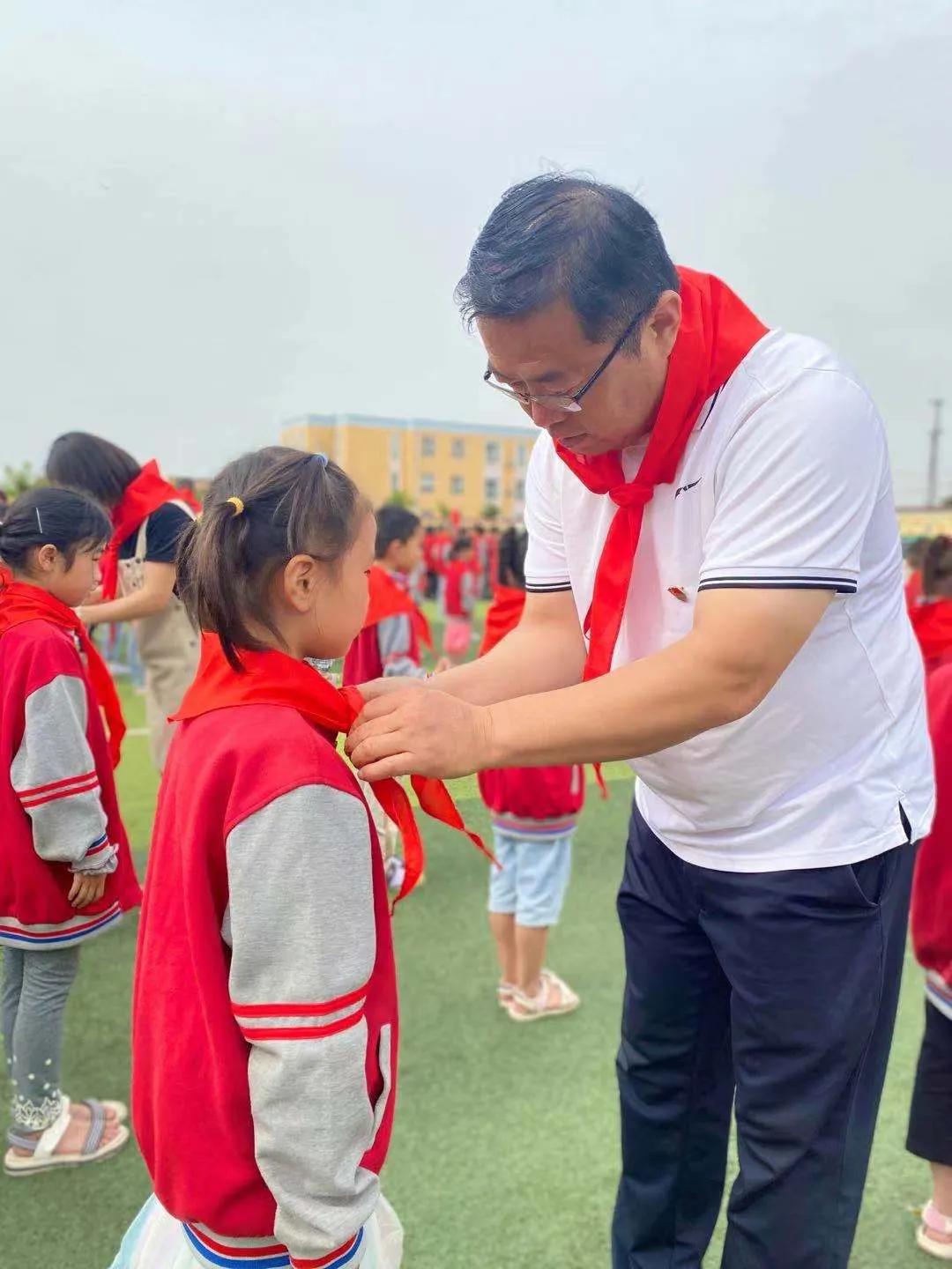 沐浴在党的阳光下幸福成长,沐浴在党的阳光下