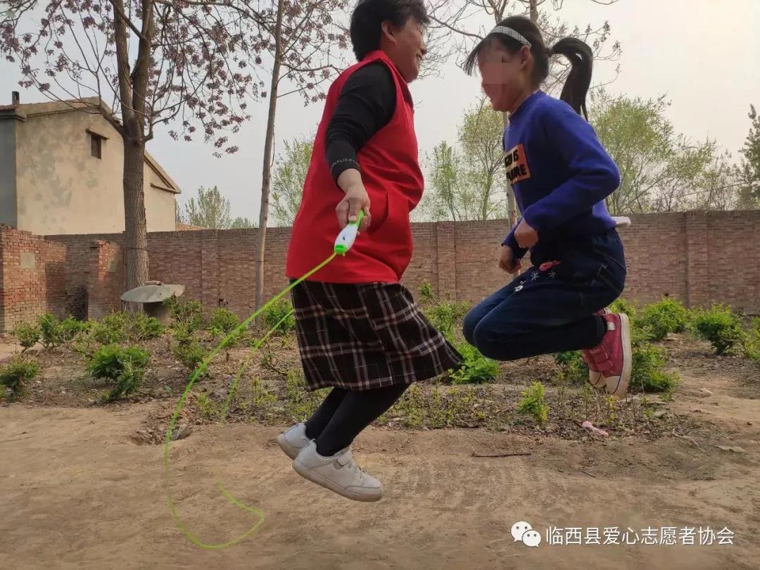 防控疫情爱心捐款新闻报道,致敬抗疫一线志愿者们