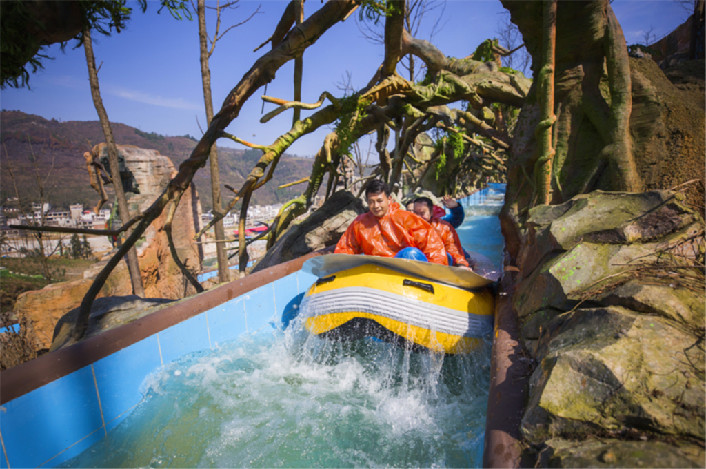 黄果树大瀑布附近有开放的洞穴吗,黄果树大瀑布洞穴