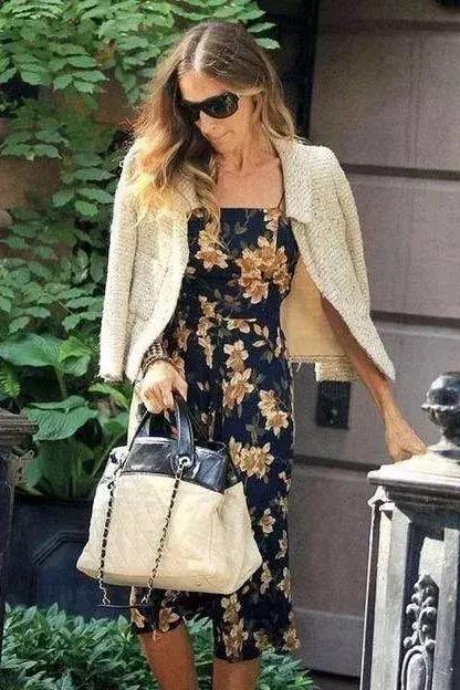 都是鹰钩鼻大美女，都爱过同一些男人，她俩的路怎么就不一样呢？