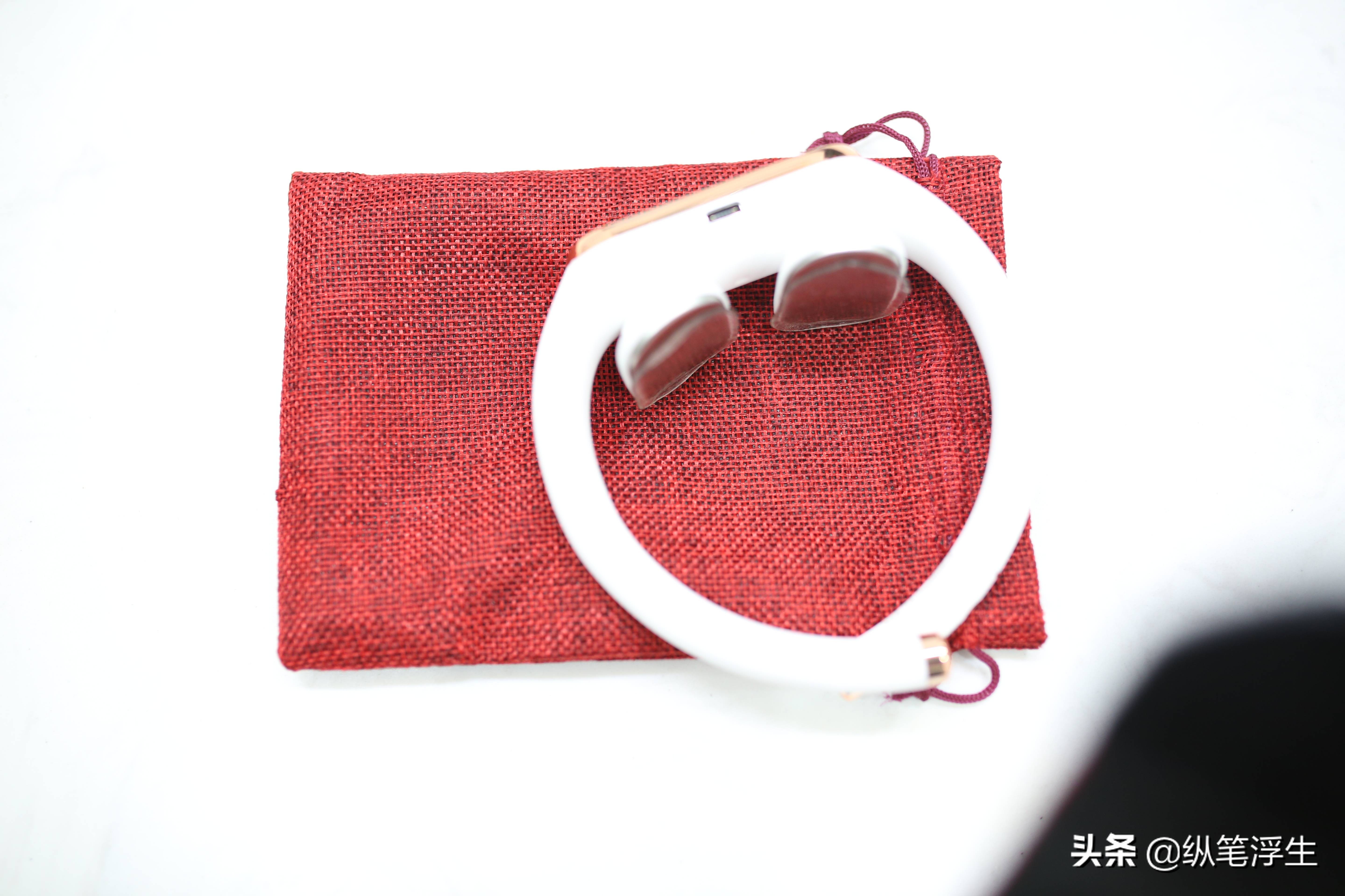 电脉冲、热敷按摩*管双**齐下：人与物AM2011颈椎按摩器测评