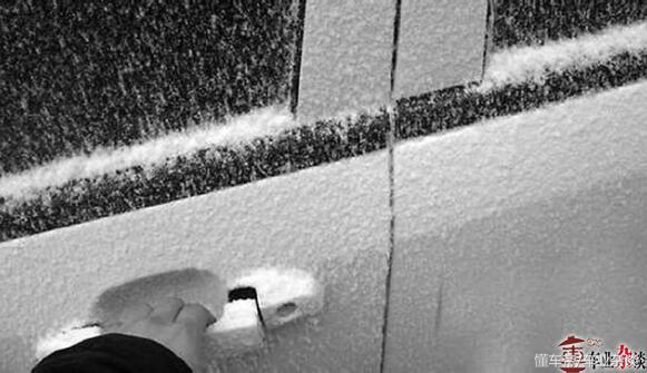 车窗结霜快速解冻小技巧,冰箱结冰怎么快速解冻