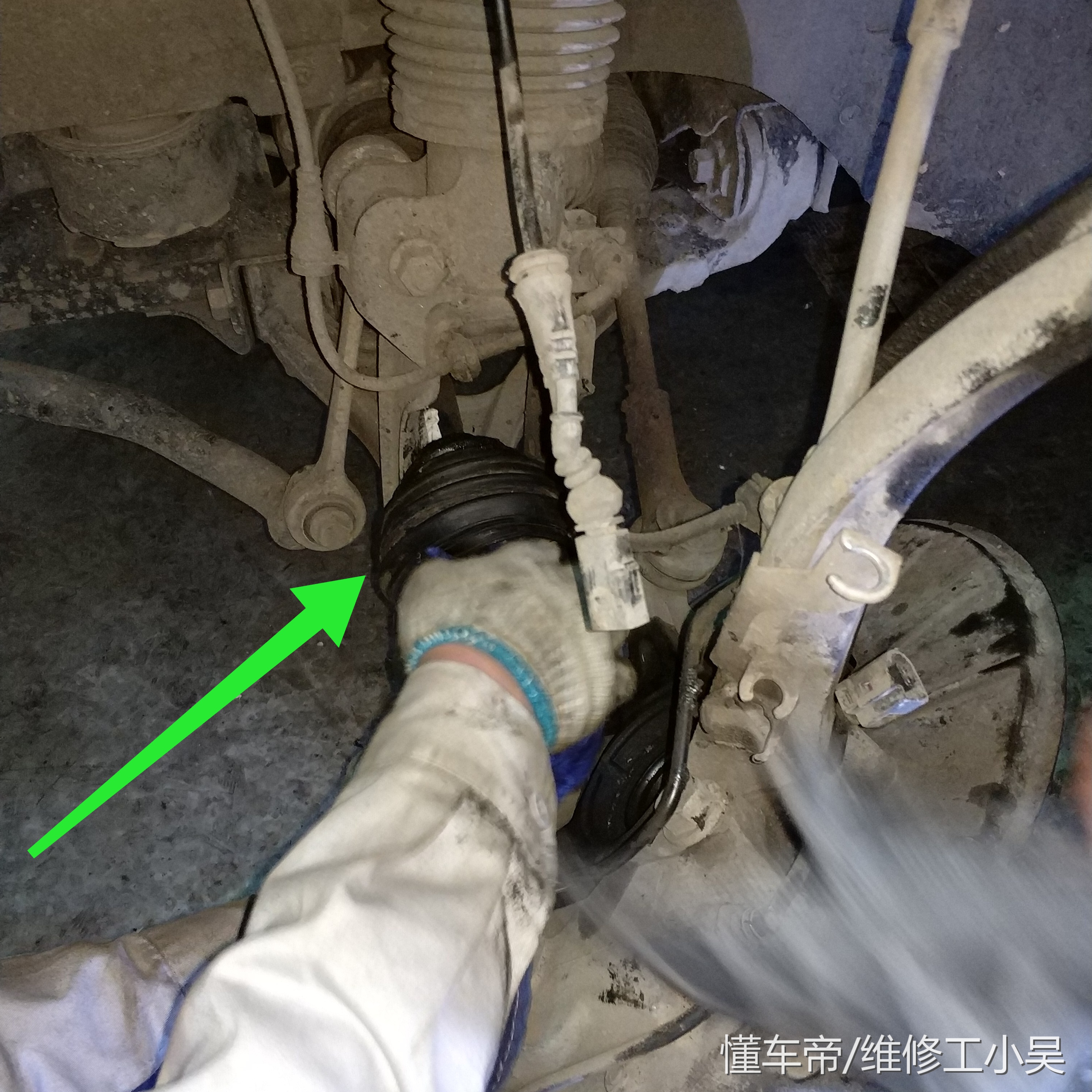 大众途锐方向机漏油维修,途锐喷油嘴密封圈换了还是要漏