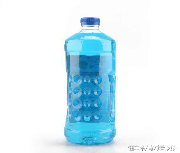 挑选汽车玻璃水的正确方法,冬季汽车玻璃水怎么选择