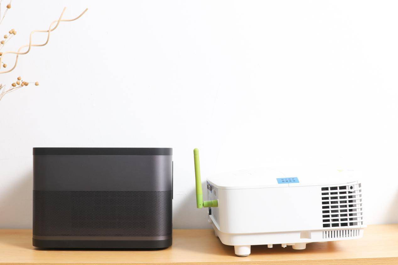 萌新扫盲贴:家用投影仪与商务投影仪的区别在那,别傻傻分不清