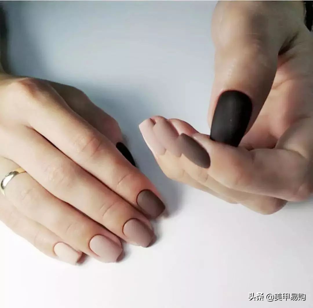 奶茶色渐变磨砂美甲,女生最爱的奶茶色系美甲来啦