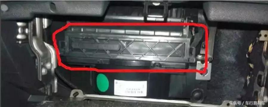 经典福克斯空调滤芯更换教程,途观空调滤芯更换周期