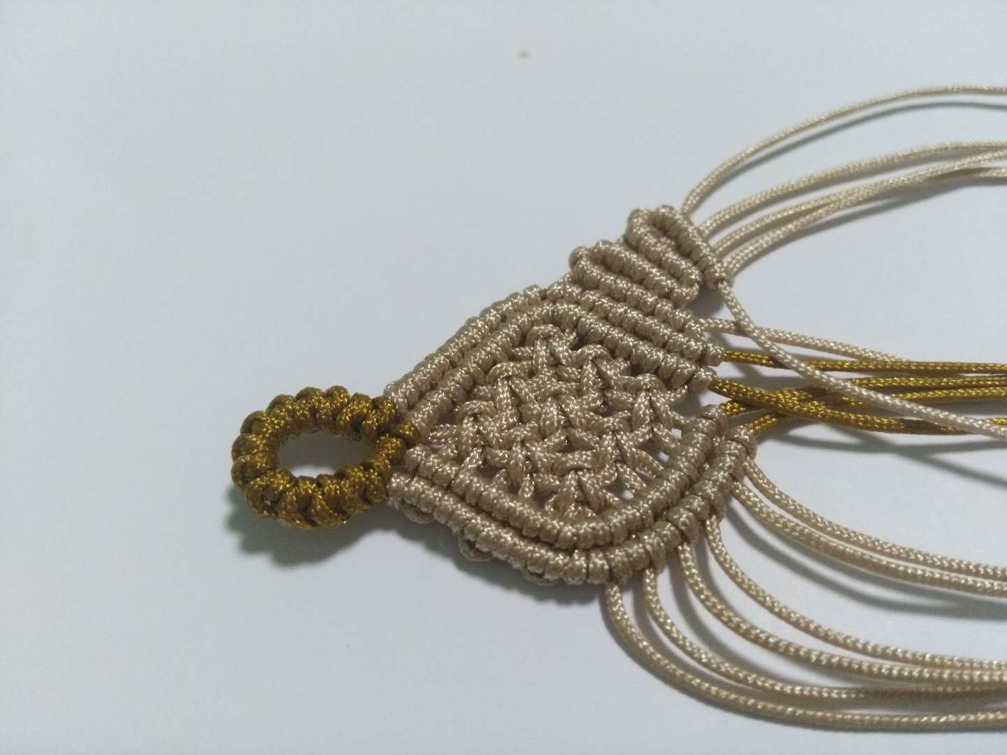 编绳花做法,手绳复杂编织教程