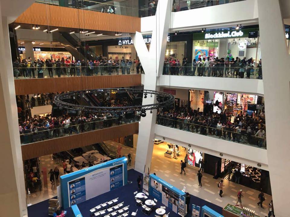 涓囦汉绌哄贩鎶phone,涓轰粈涔堟帓闃熸姠iphone