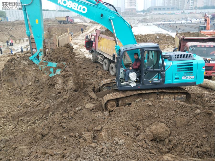 花60万买二手挖机,花60万买下110万房子现在后悔不已