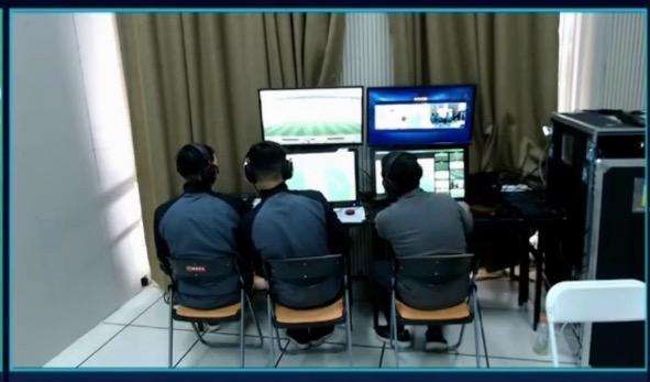 中超比赛角旗杆断裂，球员自己维修！网友：可以入选2018感动中国