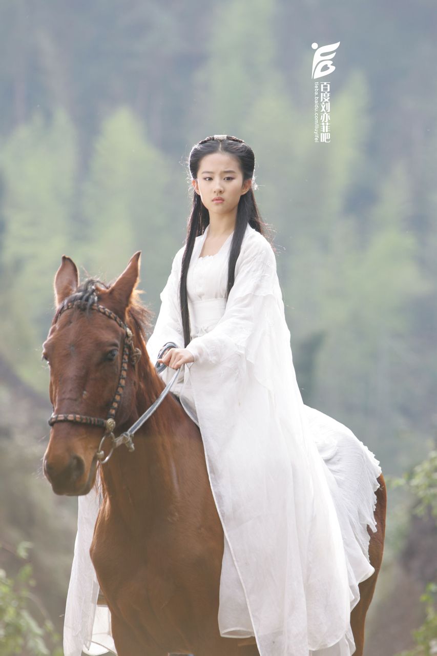 港版神雕侠侣小龙女惊艳,神雕侠侣刘亦菲版小龙女出场惊艳