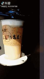 谁说面积小的奶茶店已难生存？看这两个小店如何刷爆朋友圈