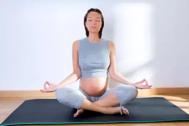 国外支持孕妈运动，国内却是禁忌，孕期到底能不能运动？