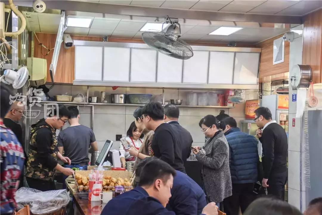 这家店的老板心太坏，放这么多料，是存心为难我胖虎？