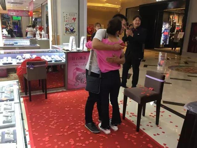 买戒指男朋友说没钱,买珠宝被骗他说不想要可以退货吗