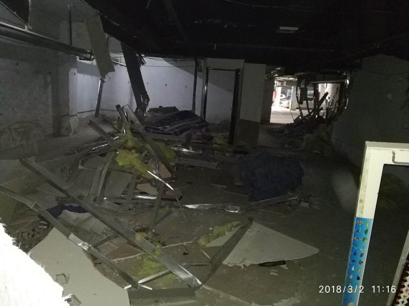 河南郑州小区物业与业主发生冲突,郑州物业被打视频