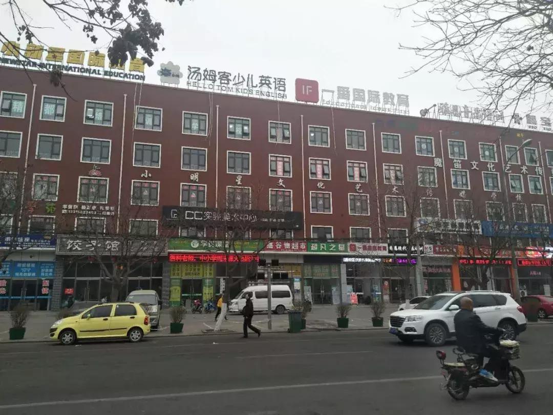 三点半放学家长为接孩子发愁,课后延时家长应对