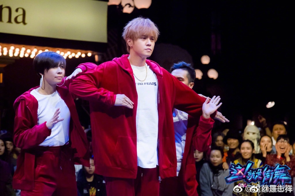 七岁小孩跳街舞很酷的感觉 (小孩喜欢跳的街舞又简单又好玩)