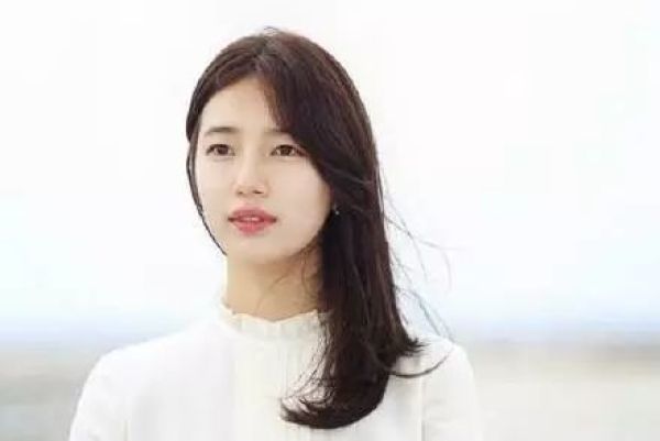 减龄秘籍学谭松韵穿出少女感,冬季怎么扎头发减龄又好看少女