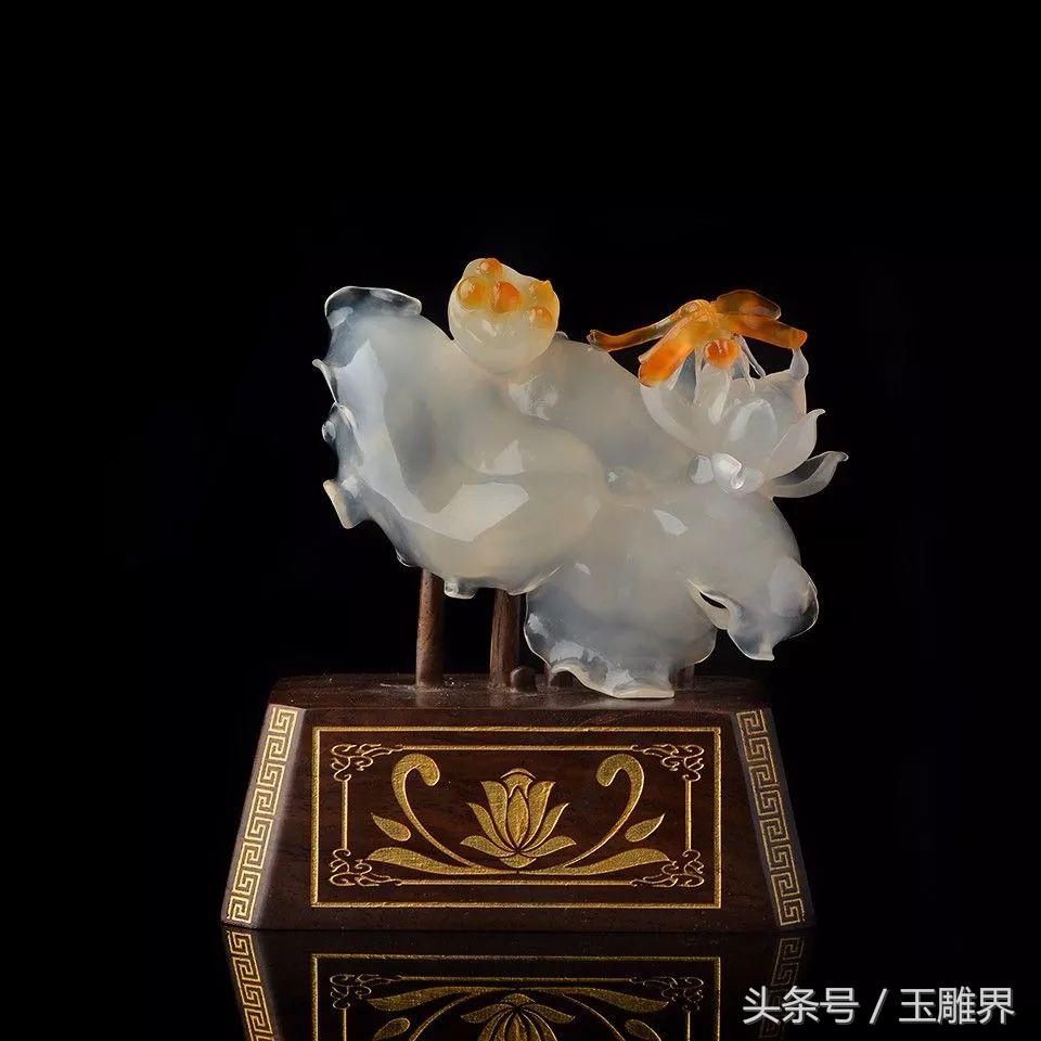 玉石巧雕造型图,月牙形玉料巧雕