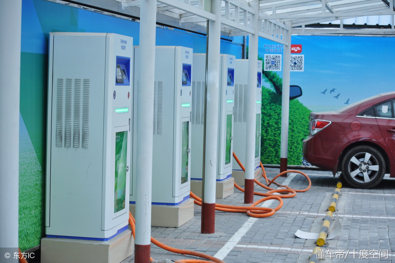 新能源车载充电机和充电桩哪个好,新能源汽车充电桩对比