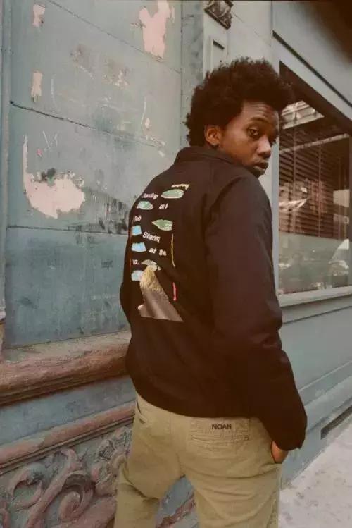 穿上这件外套你就是花丛中最酷的那朵花！