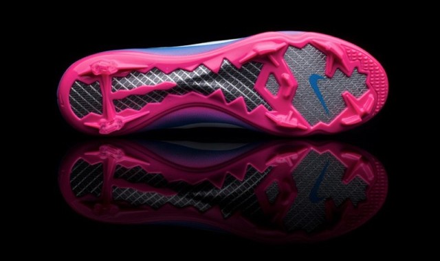 c罗耐克球鞋,c罗穿过的足球鞋都是耐克吗