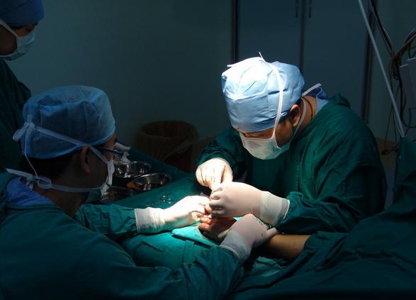 90岁老人结肠癌有没有必要手术,90岁老人结肠癌可以手术吗