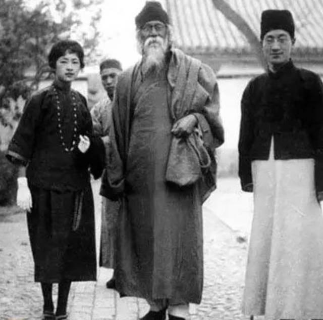 霍金爱因斯坦玛丽莲梦露,霍金说梦露像宇宙般美妙