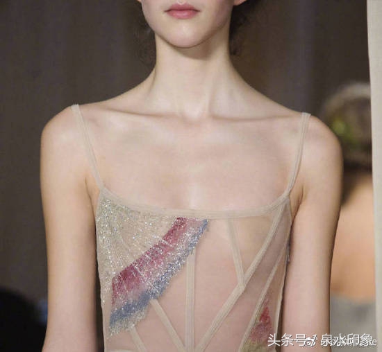 女生平胸到什么程度,平胸是什么体验太扎心了