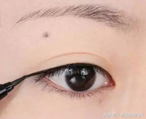 如何画美瞳线才能让眼睛有神,美瞳线尾巴怎么画若隐若现