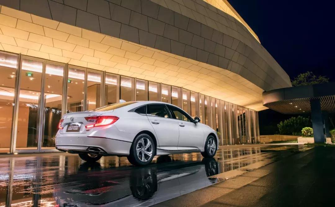 新雅阁2022款对比十代雅阁,新雅阁2022款对比十代雅阁颜值