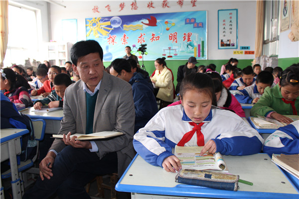 庄浪县南湖小学刘艳艳英语课堂寓教于乐