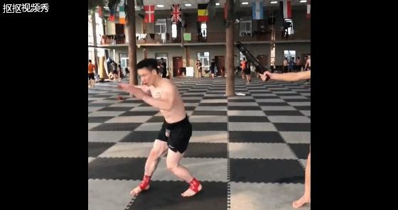 邱建良再次使出成名绝技神龙摆尾,邱建良神龙摆尾ko泰国拳王视频