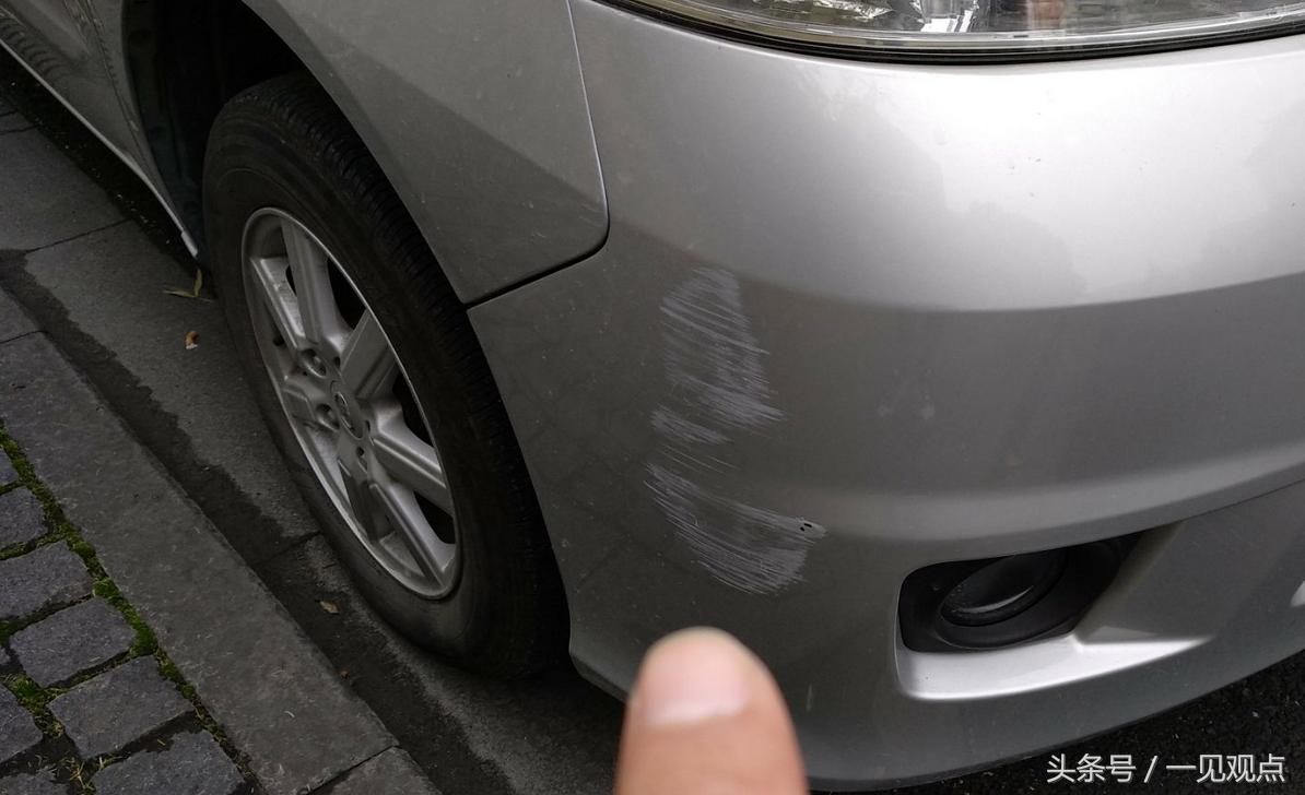 汽车小划痕露出底漆有必要处理吗,汽车大灯灯罩轻微划痕要不要处理