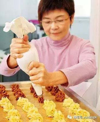 珍妮曲奇的商标 (香港小熊珍妮曲奇盒底商标)