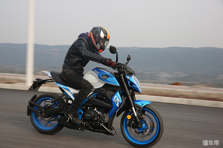 新感觉250单缸极速测试,新感觉250百公里加速实测