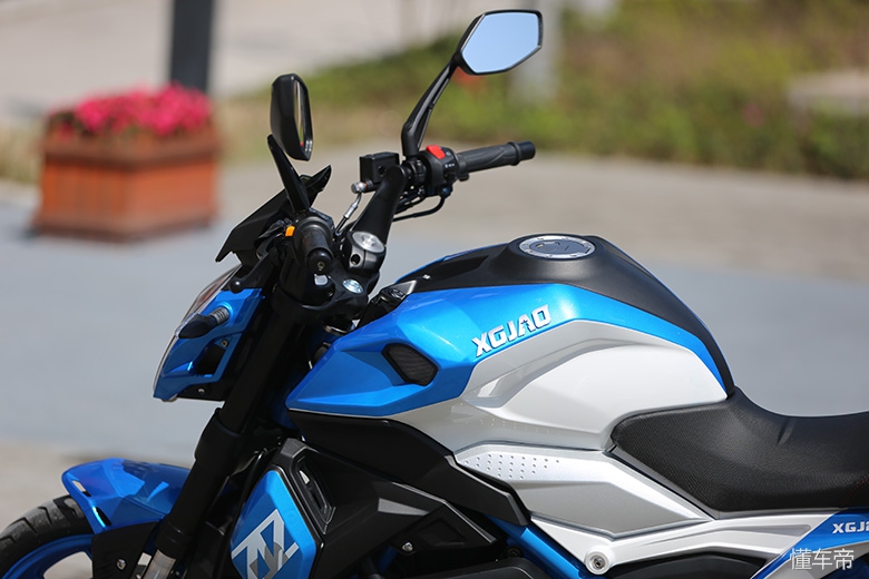 新感觉双缸250百公里加速,加速2秒左右的摩托车