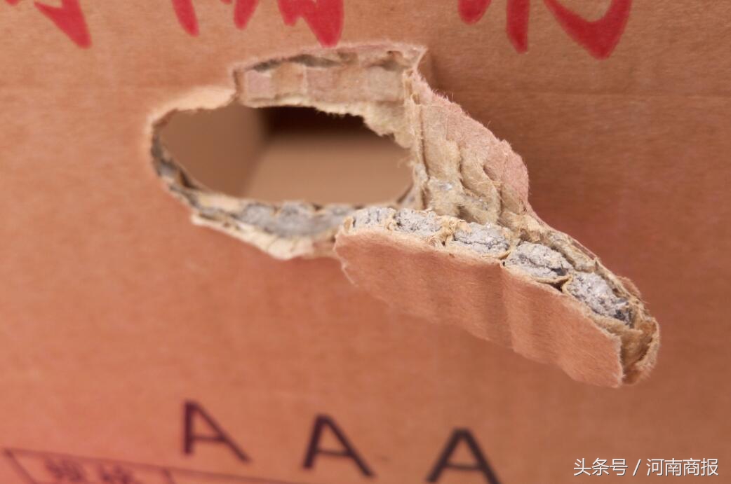 女子买一箱苹果,女子买一袋苹果全坏了