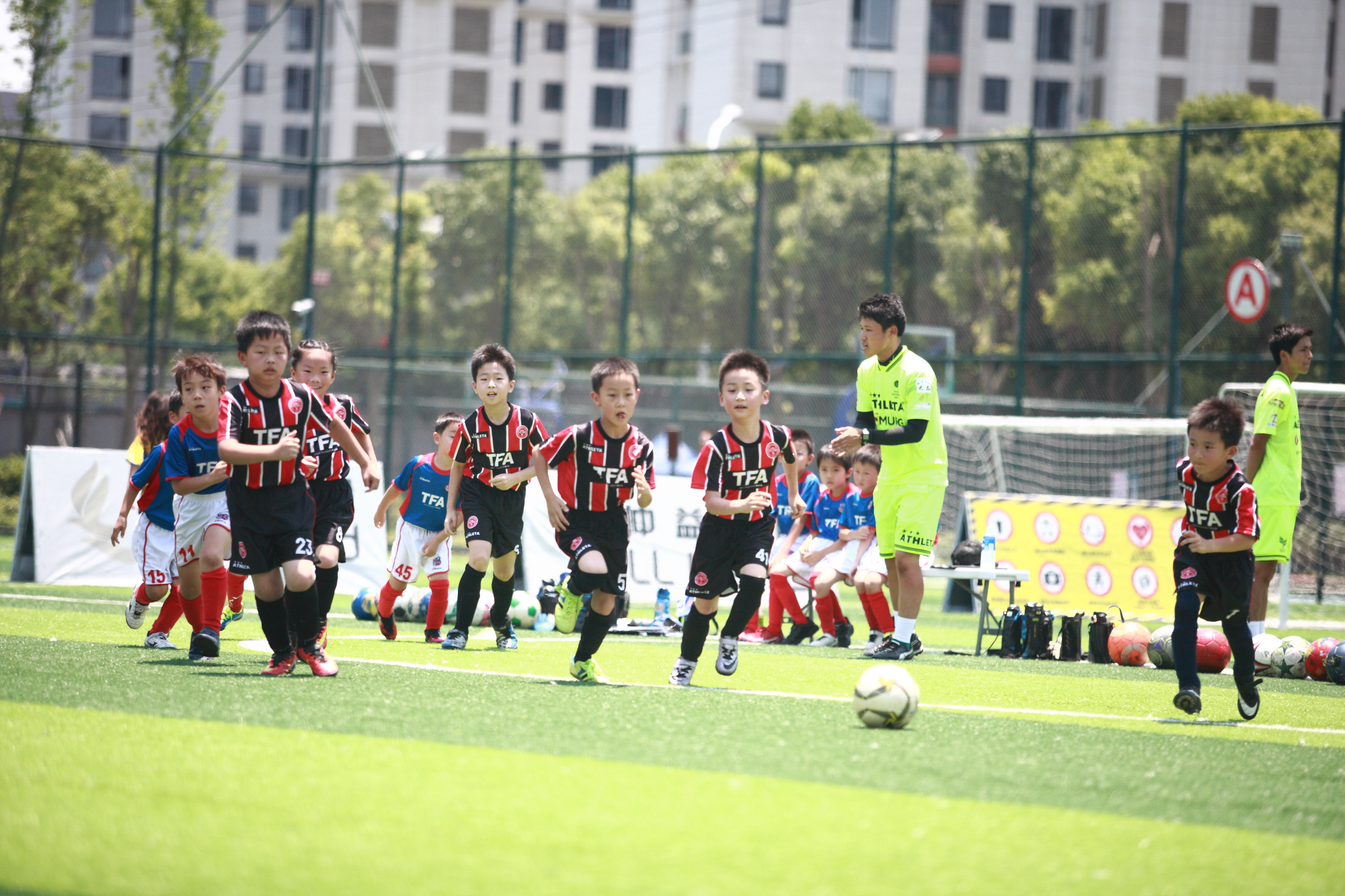 如果有踢球孩子问什么是“拖延战术”，请一定告诉他们学巴萨