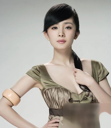 如何扎低马尾让头发变得蓬松,低马尾怎么扎蓬松又好看中短发