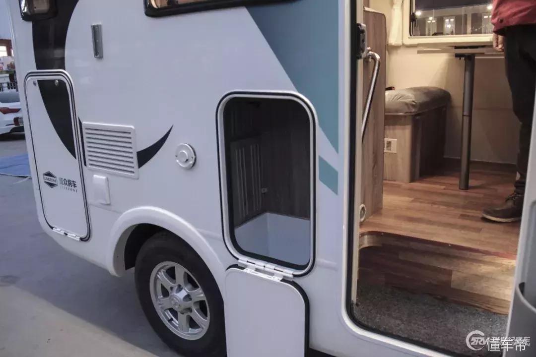 32万买房车,42万块钱买了一辆房车自驾游