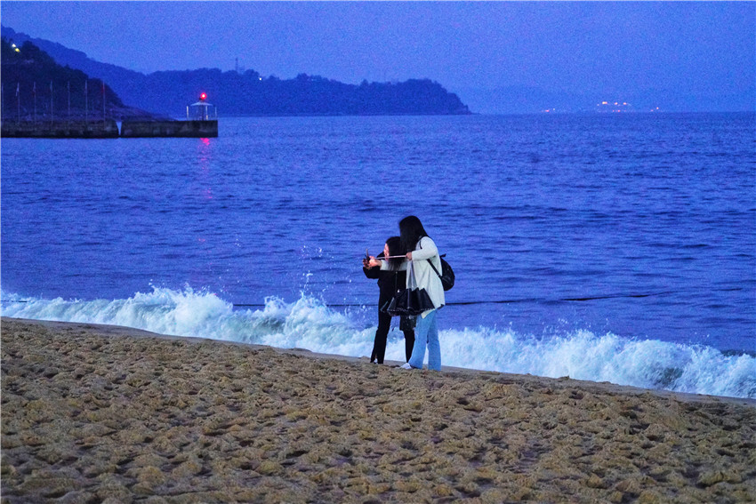 这里是深圳最美的海滨栈道,深圳大梅沙海滩风景