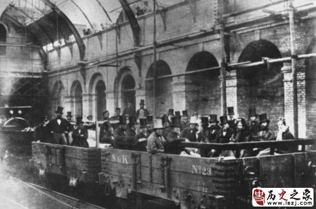 霍金本拉登高清壁纸,站着的霍金的照片