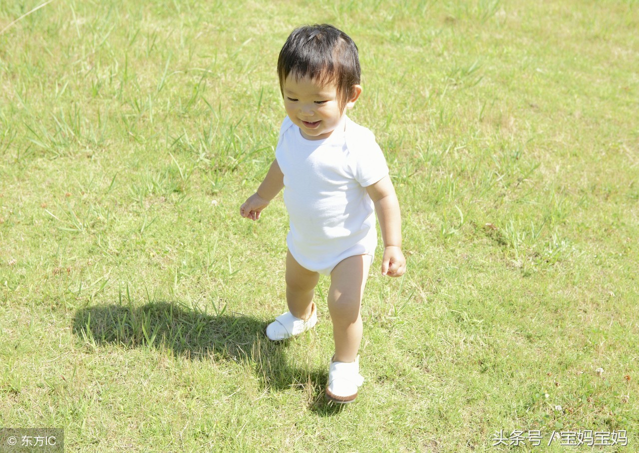 宝宝学走路穿什么鞋要软底吗,婴儿学走路鞋子应该大多少比较好