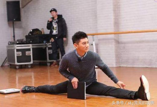 男明星邪魅一笑杨洋,男明星一字马大比拼杨洋